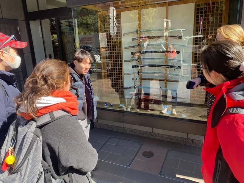 Tokyo: Imperial Palace with Nostalgic Alley Kagurazaka tour - Meeting at Shin-Marunouchi and Getting Oriented Fast