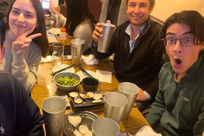 Tokyo Izakaya crawl (A tour of 2 izakayas, 1 bar, and a shrine) - A pilot-led route through Shinjuku after dark