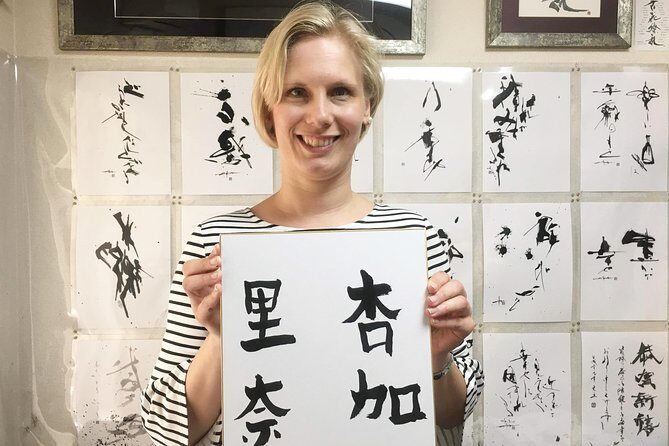 Tokyo Japanese Calligraphy Experience with a Master Artist - Shodo in a Tokyo studio: quiet focus with a master