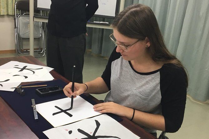 Tokyo Japanese Calligraphy Experience with a Master Artist - English support and group size: how smooth it feels