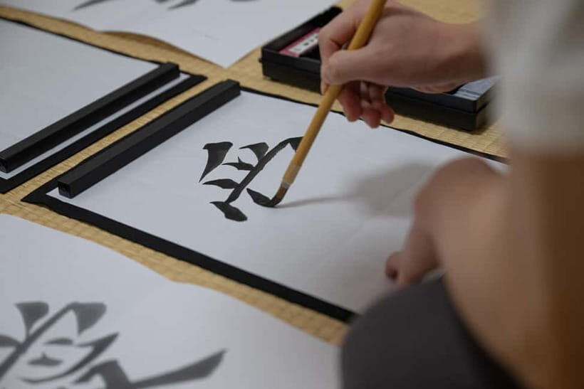 Tokyo: Japanese Calligraphy Lesson with Skilled Instructor - How the Practice Works: 20 Sheets of Hanshi and Stroke Coaching