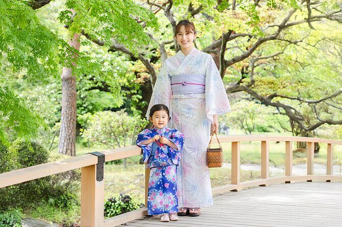 Tokyo: Kimono Experience inside Shinjuku Gyoen National Garden - Small group size means less rushing and more help