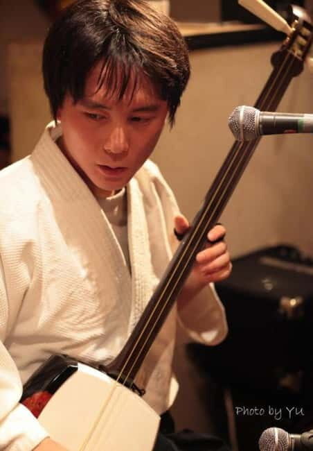 Tokyo: Learn to play traditonal songs on Tsugaru Shamisen - Meeting Kouzan Oyama Near Shinjuku and Picking Your Song