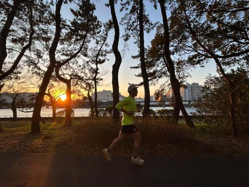 Tokyo : Local Secret "Gym" Running tour - The secret stop and photo moments without killing your pace