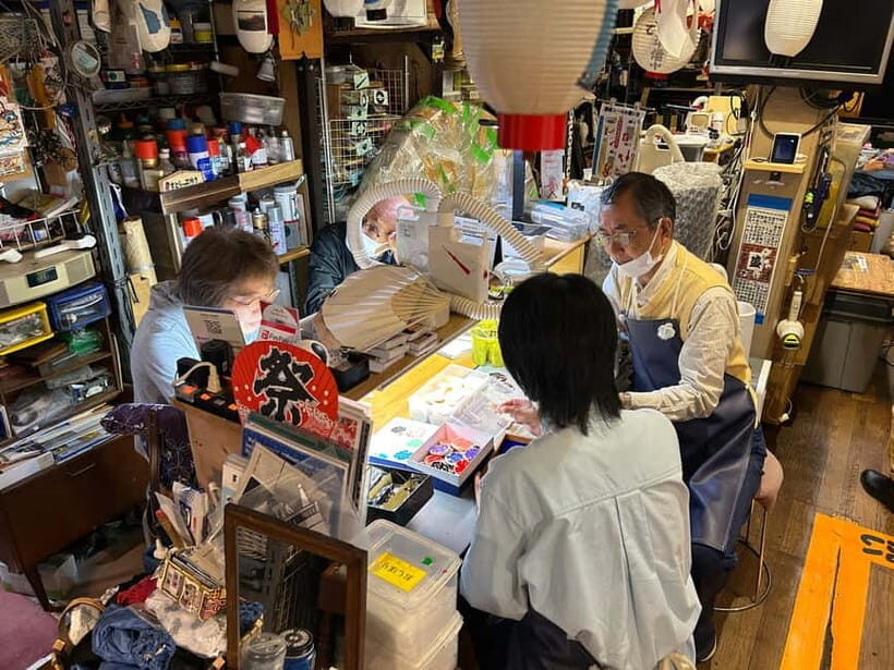 Tokyo: Making a Lantern Workshop in Asakusa with a Craftsman - Small practical tips that make the class smoother