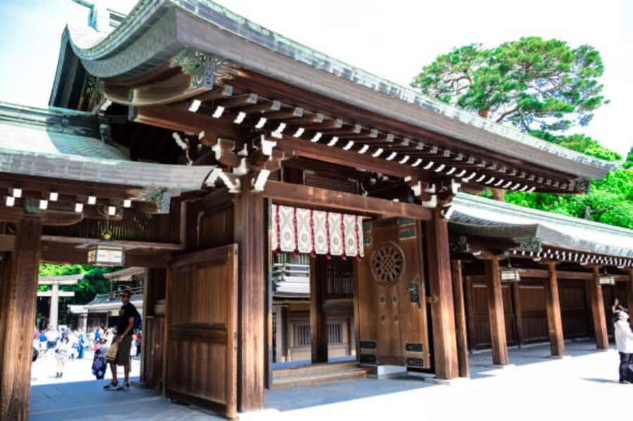 Tokyo: Meiji Shrine Walking Tour with Local Guide - Why Meiji Jingu feels like Tokyo’s reset button
