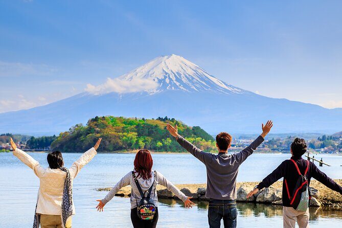 Tokyo: Mount Fuji One Day Trip Lake Kawaguchi & Lake Yamanaka - Arakurayama Sengen Park: Chureito Pagoda + the shrine that dates back to 705