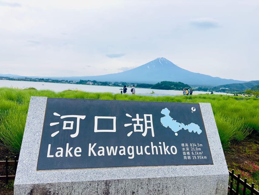 Tokyo: Mt. Fuji & Hakone Cherry Blossoms Private Day Tour - Shrine time at Kitaguchi Hongu Fuji Sengen Jinja