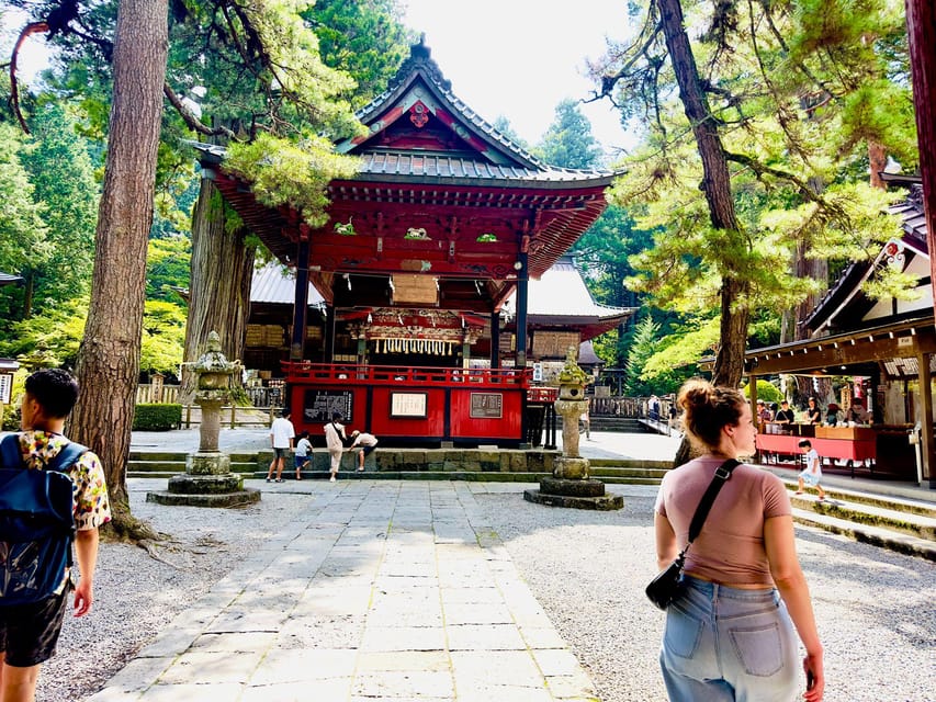 Tokyo: Mt. Fuji & Hakone Cherry Blossoms Private Day Tour - Oshino Hakkai: Fuji water and a cherry-blossom market