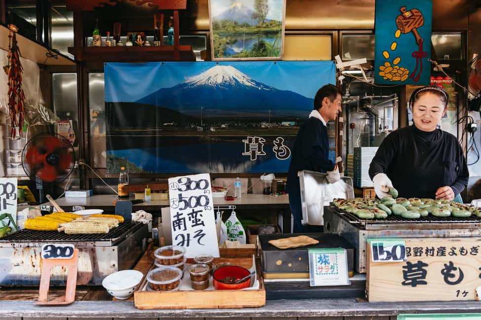 Tokyo: Mt. Fuji, Kamakura, Big Buddha, & Lake Ashi Day Trip - Oshino Hakkai: Crystal-Clear Ponds and a Guided Walk