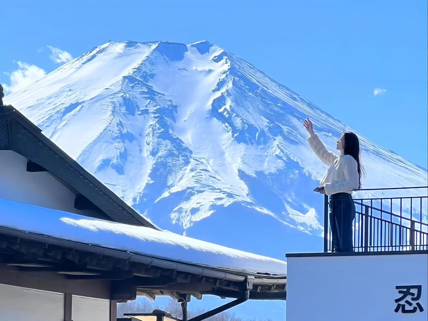 Tokyo: Mt Fuji Lake Kawaguchiko Tour & Arakuyama Sengen Park - The Lawson Kawaguchiko Station stop: a funny photo break with real snack value