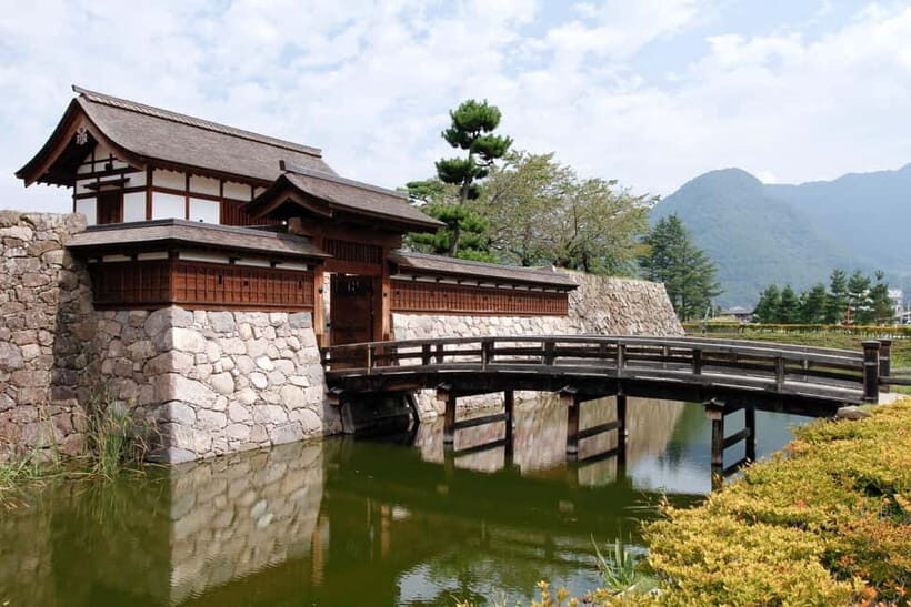 Tokyo: Nagano Snow Monkeys and Zenkoji Tour with Temples - A Cozy Private Route: Tokyo to Nagano in One Day