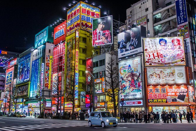 Tokyo Photography Masterclass - Private Photography Lesson - Night photography in Tokyo: Shinjuku neon vs. Senso-ji quiet