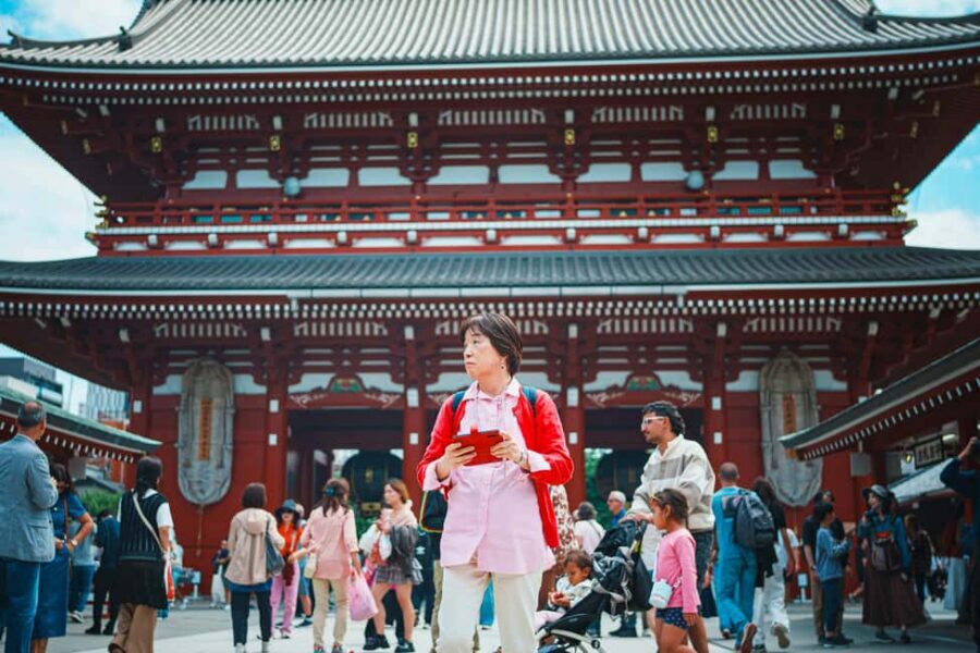 Tokyo Private Local Walking Tour (Must See Places in 1 Day) - Tokyo Imperial Palace Area: A Different Side of the City