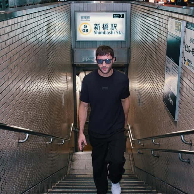 Tokyo: Private photo shoot - Tavo Fujise: Calm Direction + Pro Eyes for Natural Moments