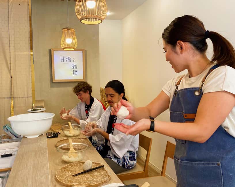 Tokyo: Rice Ball Making Class - Hamarikyu Gardens picnic: eating in a historic-feeling setting