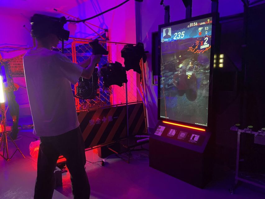 Tokyo: Robot Piloting Attraction Ticket - The Hosts: Why This Feels Like a Team, Not a Factory Tour