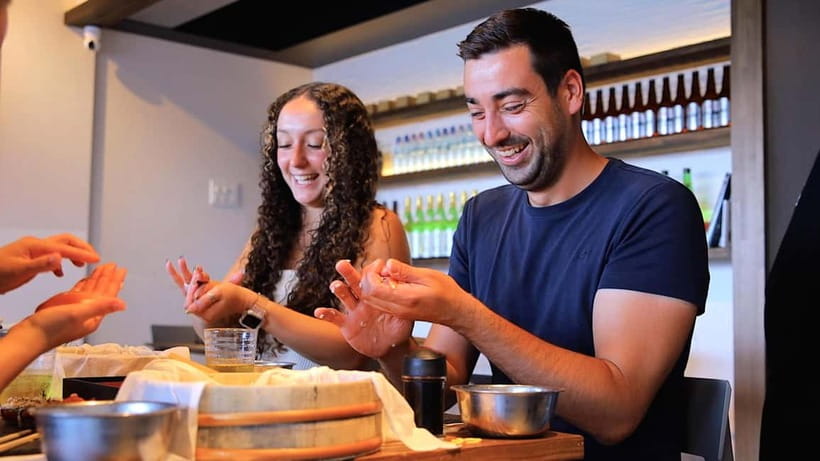 Tokyo: Roll and Authentic Sushi Making Class in Asakusa - Quick highlights