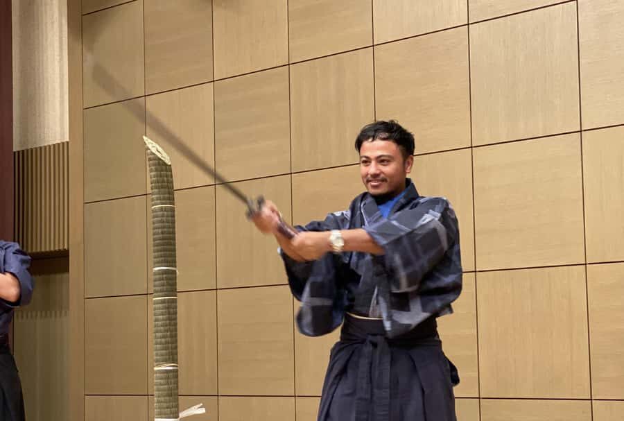 Tokyo: Samurai Experience with a real sword - Meeting Point: How to Find the Training Staff Near McDonald’s