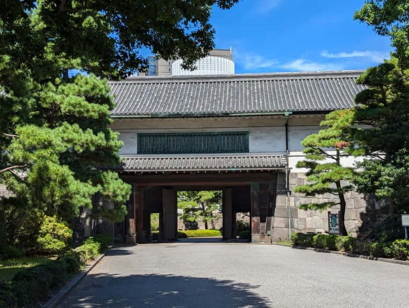 Tokyo: Samurai History Walking Tour - Logistics that make or break the day: transit breaks, food, and comfort