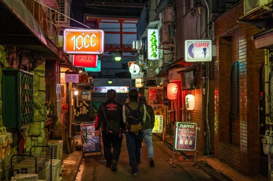 Tokyo: Shinjuku Golden Gai Bar Hopping that only locals know - Golden Gai: where hundreds of tiny bars feel like a time machine