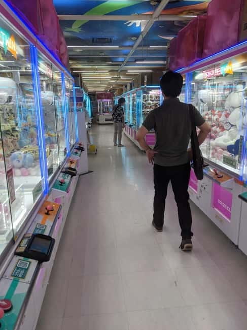 Tokyo Shinjuku : Private Walking Night Tour with Pachinko - Hanazono Shrine: a calmer pause between neon and noise