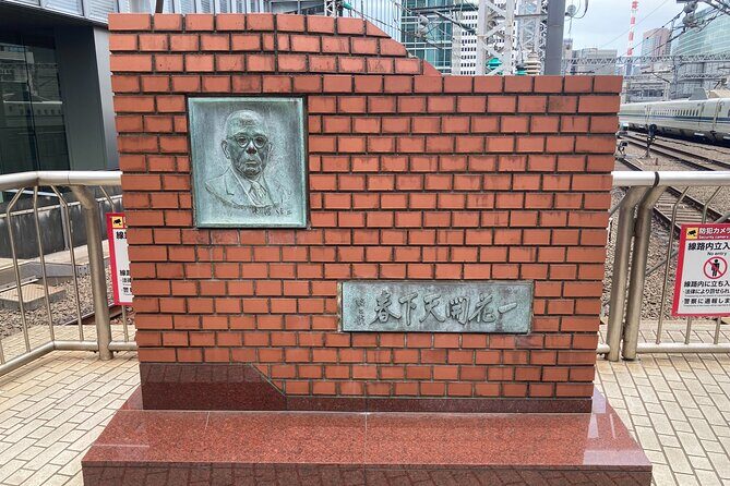 Tokyo Station Historical Walking Tour with Food and Anime - Tokyo Station’s easy problem: it swallows time