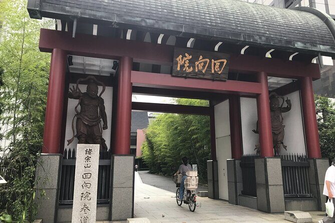Tokyo Sumo Culture Tour with Chanko-Nabe Lunch in Ryogoku - Kasuganobeya: daily training life, including those wrestler-size bicycles