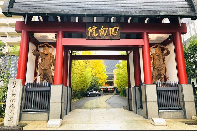 Tokyo Sumo History Tour with Chanko Nabe Lunch - Ryogoku Edo Noren: a ring you can stand beside