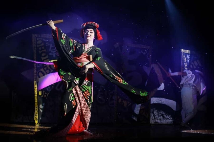 Tokyo: Taishu Engeki Show with Kimono and Sword Lesson - Welcome and performance briefing: knowing the rules helps you enjoy it