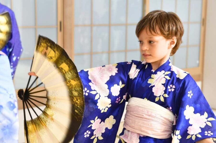 Tokyo: Taishu Engeki Show with Kimono and Sword Lesson - Kimono dressing at the theater: the fastest way to switch gears