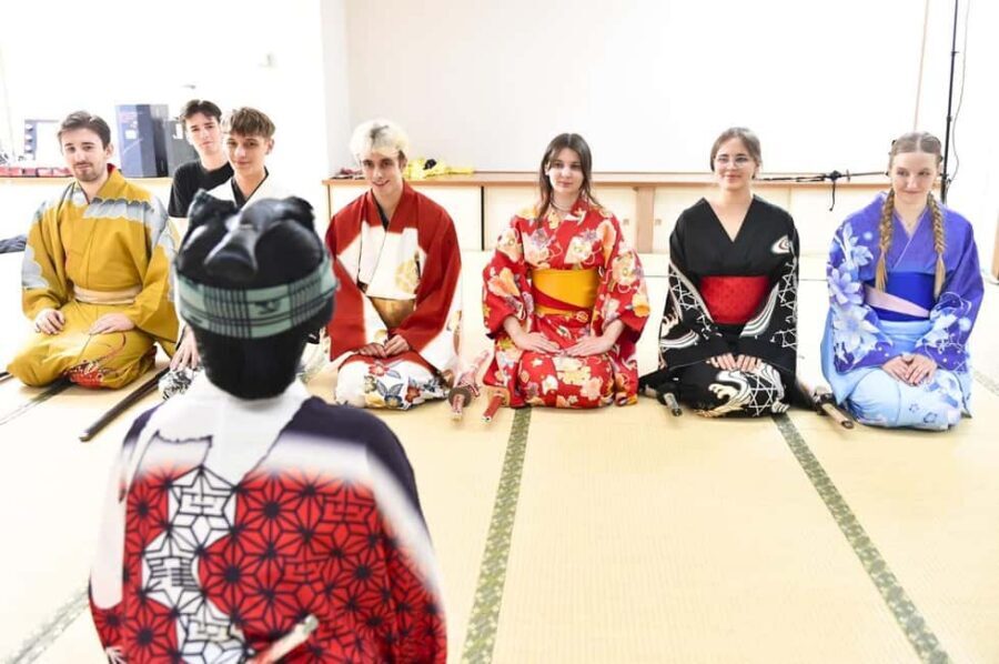 Tokyo: Taishu Engeki Show with Kimono and Sword Lesson - Watching Taishu Engeki live: close-up action and onnagata elegance