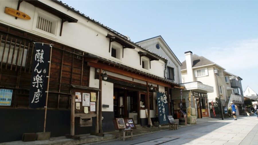 Tokyo to Kawagoe: Private Historical Day Trip - How your guide helps you eat like you mean it