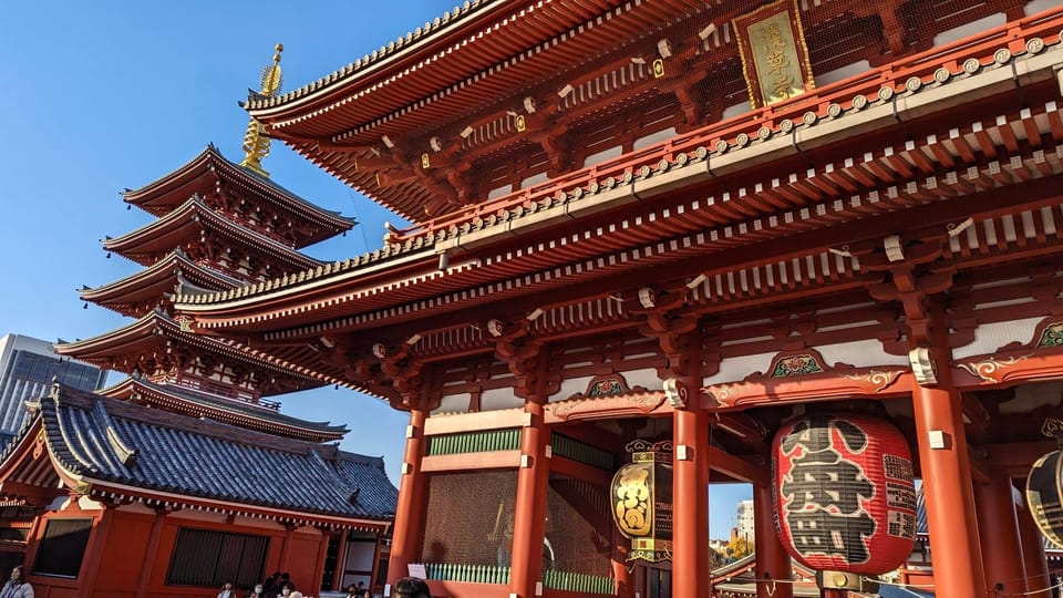 Tokyo: Tour Privado por Tokio en español - Asakusa and Senso-ji: sweets, Kaminarimon Gate, and old Tokyo charm