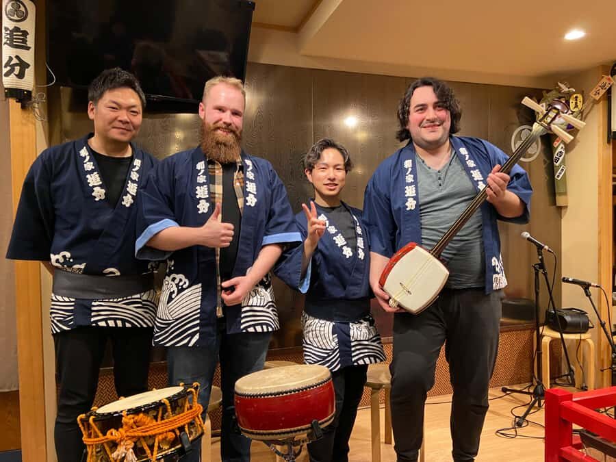 Tokyo: Traditional Asakusa Music Show with Dinner - The welcome drink: small detail, big payoff