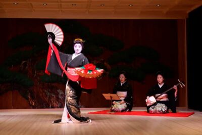 Tokyo: Traditional Japanese Performing Arts Show and Dinner - Kagura or Nihon-buyo: your show type depends on the date