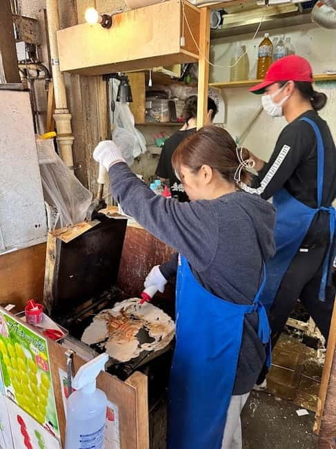 Tokyo: Tsukiji Fish Market Foodie and Educational Tour - End at Lawson’s: convenience store snacks that actually matter