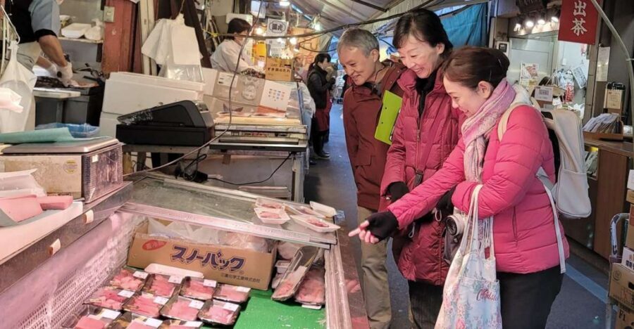 Tokyo: Tsukiji Market Guided Tour & Sushi-Making Experience - Tsukiji Outer Market: your sensory warm-up before the sushi class