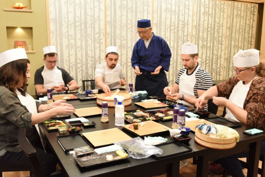 Tokyo: Tsukiji Market Guided Tour & Sushi-Making Experience - How you’ll eat it: technique plus Japanese dining etiquette