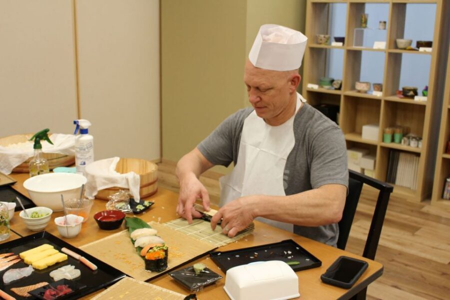 Tokyo: Tsukiji Market Guided Tour & Sushi-Making Experience - Logistics that matter: timing, group size, and what to pack