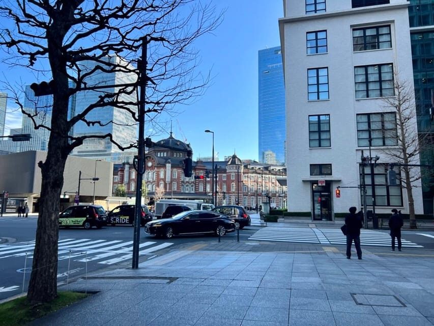 Tokyo walking tour around Imperial Palace and Tokyo Station - Imperial Palace outer gardens: what you see without needing special access
