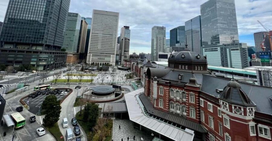 Tokyo walking tour around Imperial Palace and Tokyo Station - Meeting near Tokyo Station: quick start, low stress