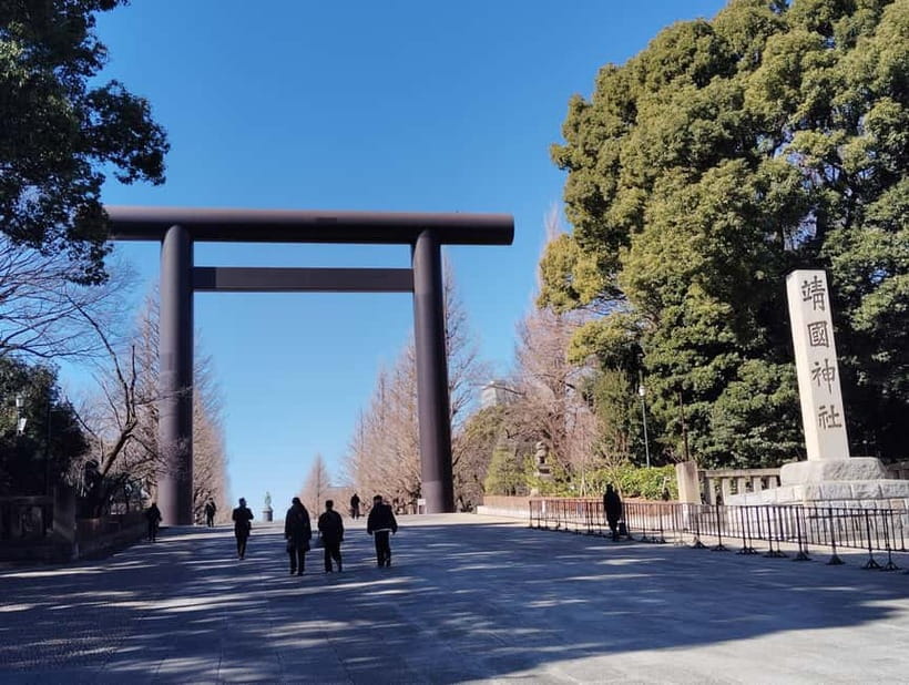 Tokyo War History Tour: Yasukuni Shrine & War Museum - Entering Tokyo’s War Memory: From Torii Gate to Museum Walls