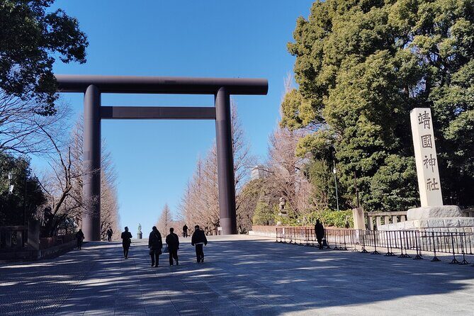 Tokyo: Yasukuni Shrine and Yushukan Museum Guided Tour - Meeting at the First Torii: how you start without wasting time