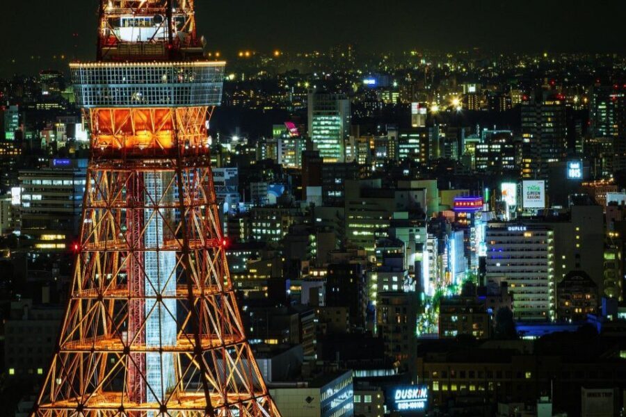 Tokyo:Cherry Blossom Mt Fuji & Shibazakura Festival Day Trip - Lawson Kawaguchiko Station and Hikawa Clock Shop: Fuji Photo Stops That Depend on Alignment