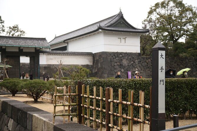 Tokyo's Imperial Palace & Nihonbashi Tour - Entering the East Gardens: ginkgo avenue, Otemon Gate, and Edo Castle ruins