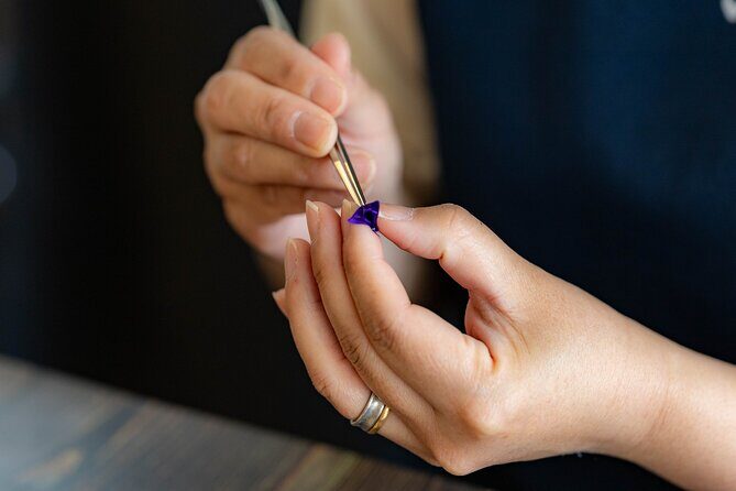 Tsumami Zaiku Japanese Fabric Flower Class - Pinch and glue: assembling your flower brooch from dyed silk