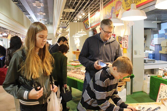 Tuna auction at Toyosu Market with qualified guide and early morning tour of Tsukiji Outer Market - Toyosu tuna auction: the most time-efficient way to see the real thing