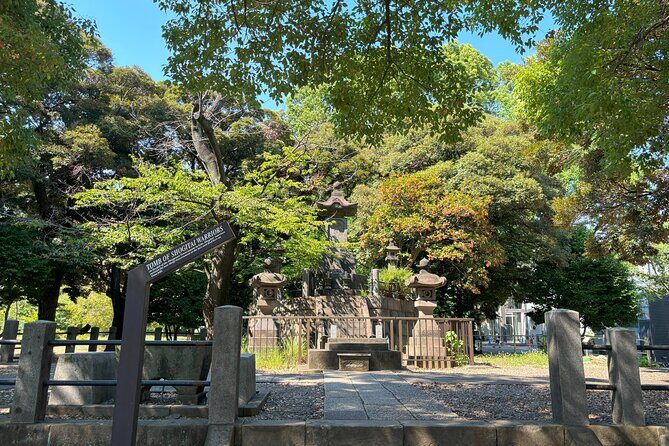 Ueno Park and Ameyoko Street Food Market Half Day Walking Tour - Ueno Park, museum, and Ameyoko in one morning