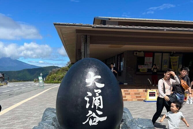 Wonderful Peaks & Peace: Mt. Fuji, Fuji Stupa & Hakone Tour - How guides can make the difference on a tight day